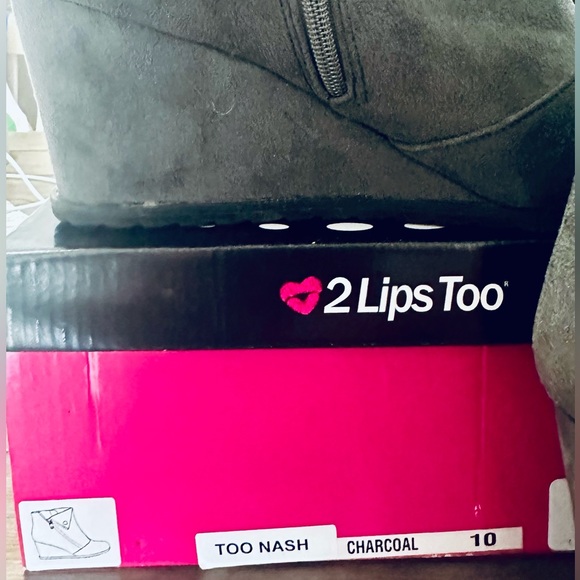 Charcoal gray, suede like. wedge heeled booties! Zipper and barely worn. Size 10 - Picture 3 of 3